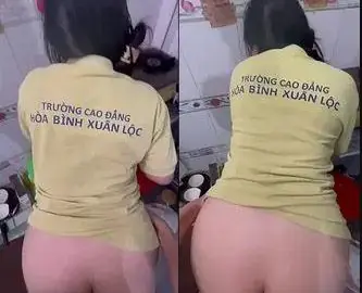 Em sinh viên Cao đẳng Hòa Bình Xuân Lộc HBXLC đang nấu ăn anh cũng kéo quần chịch trong bếp